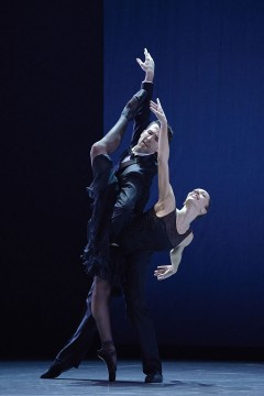 Les danseurs Rachele Buriassi et Roddy Doble dans le Grands Pas de Mme. Drosselmeyer