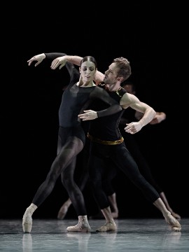 Les Grands Ballets' dancers onstage