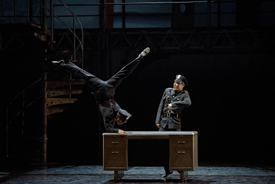 The dancers Chen Sheng and André Santos in Vendetta