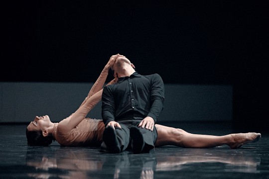 Les danseurs Anya Nesvitaylo et James Lyttle des Grands Ballets Canadiens
