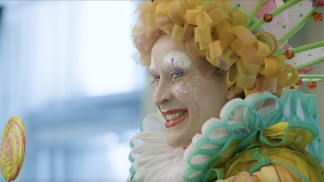 Le danseur Célestin Boutin incarnant le Roi Bonbon dans une vidéo promotionnelle du spectacle Casse-Noisette des Grands Ballets Canadiens
