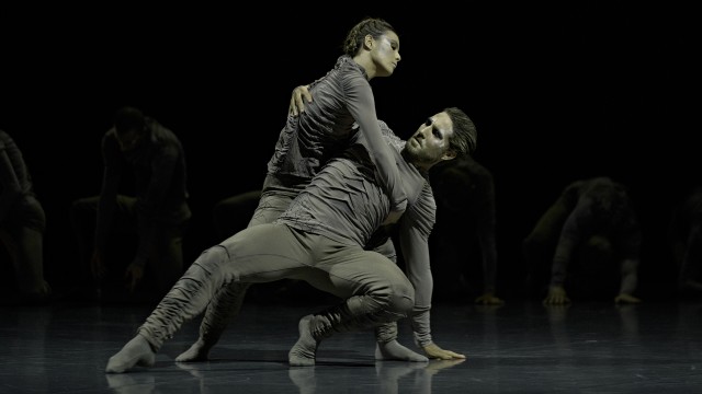 Danseurs Emma Garau Cima et Esnel Ramos des Grands ballets canadiens dans Requiem