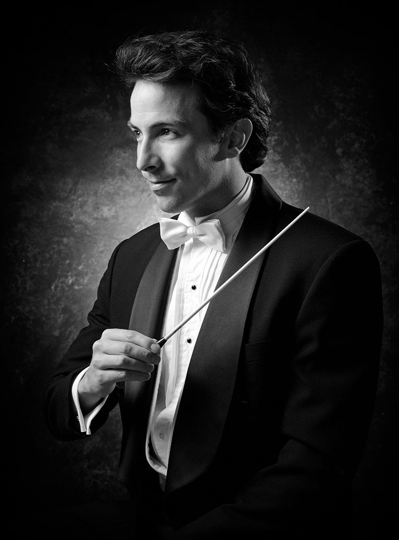 Portrait du chef d'orchestre Adam Johnson